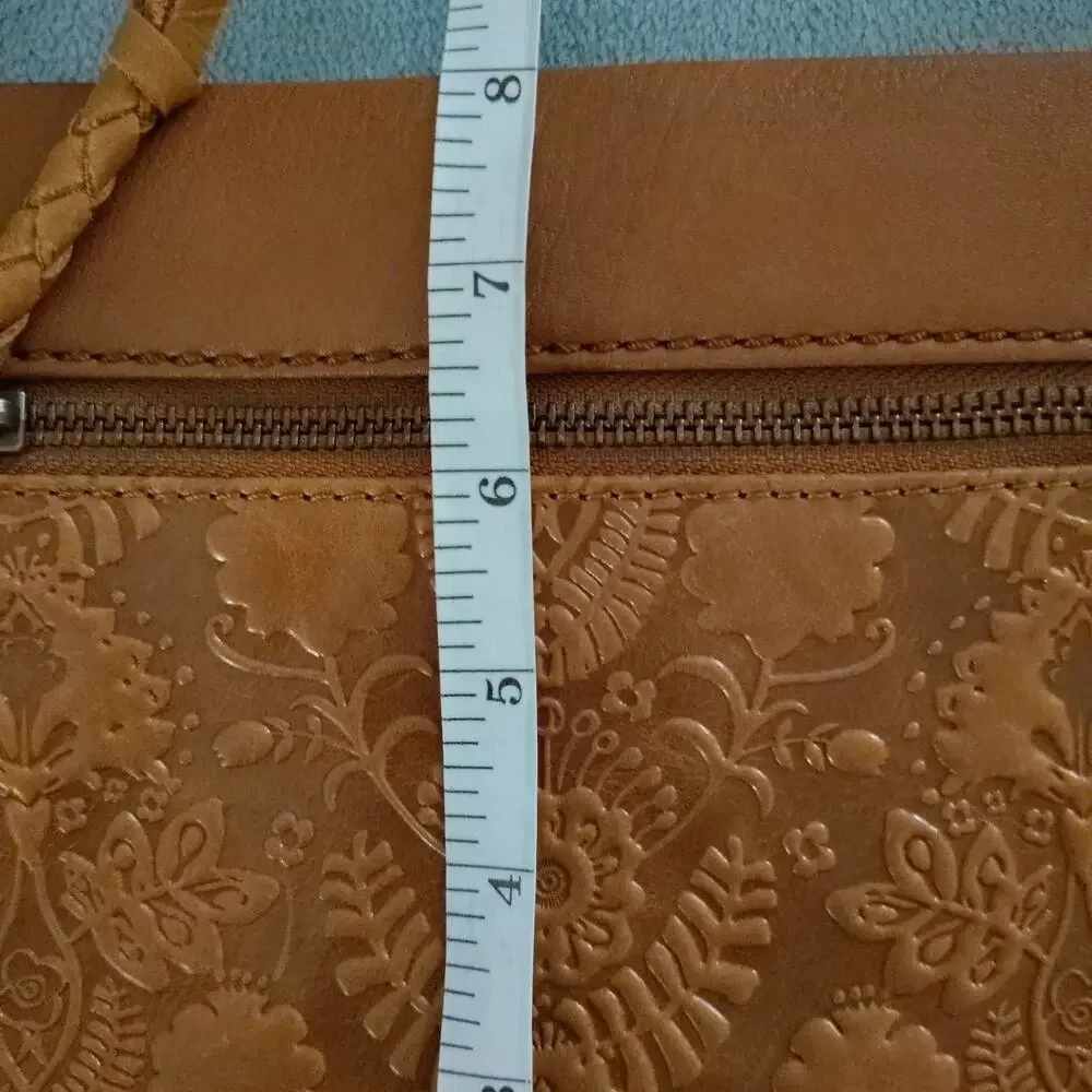 ✨ The Sak Tan Embossed Leather Crossbody Shoulder Bag ✨ - Picture 12 of 14